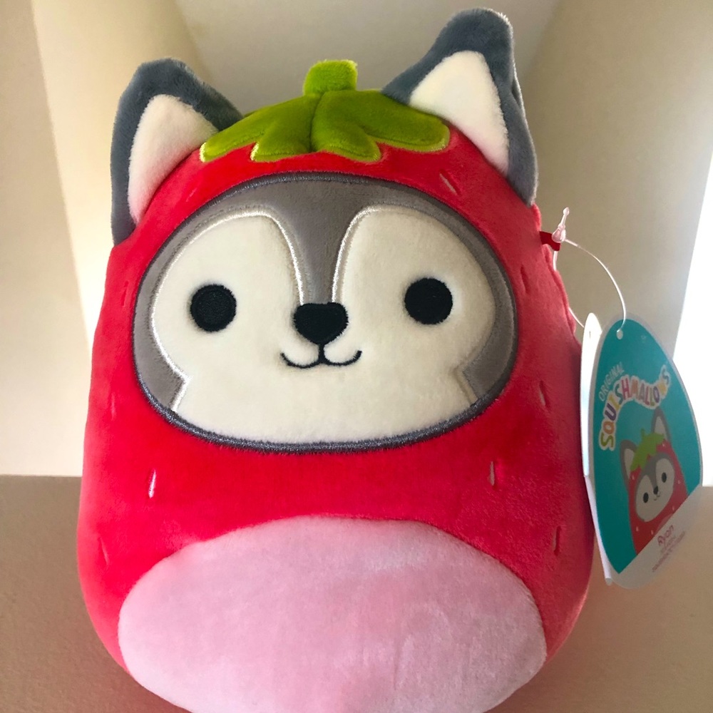 BNWT Hybrid Strawberry Husky Squishmallow